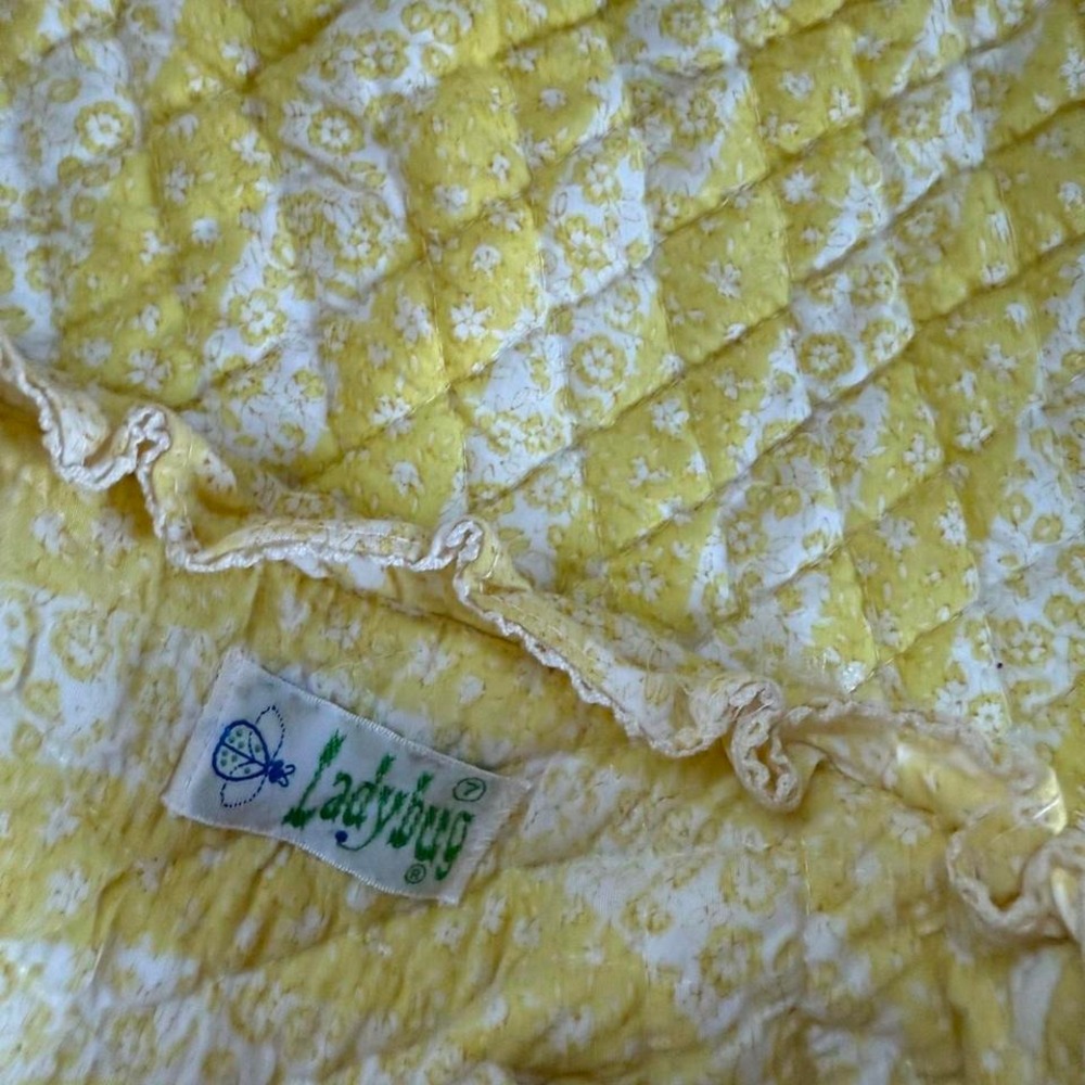70s‎ yellow quilted house dress Ladybug brand fits like an xs - Picture 6 of 7
